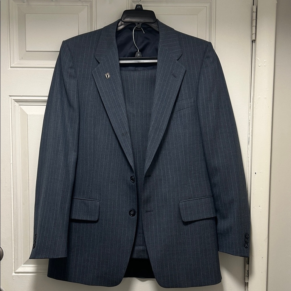 Jos. A. Bank Navy Pinstripe Men's suit sets